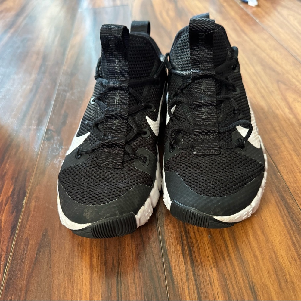Nike Black and White Athletic Shoes - Picture 3 of 3